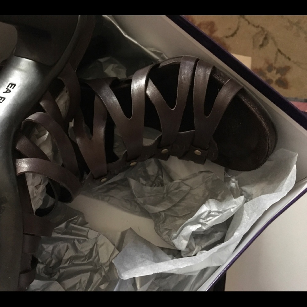 Enzo Angiolini Chocolate Brown strappy sandals.